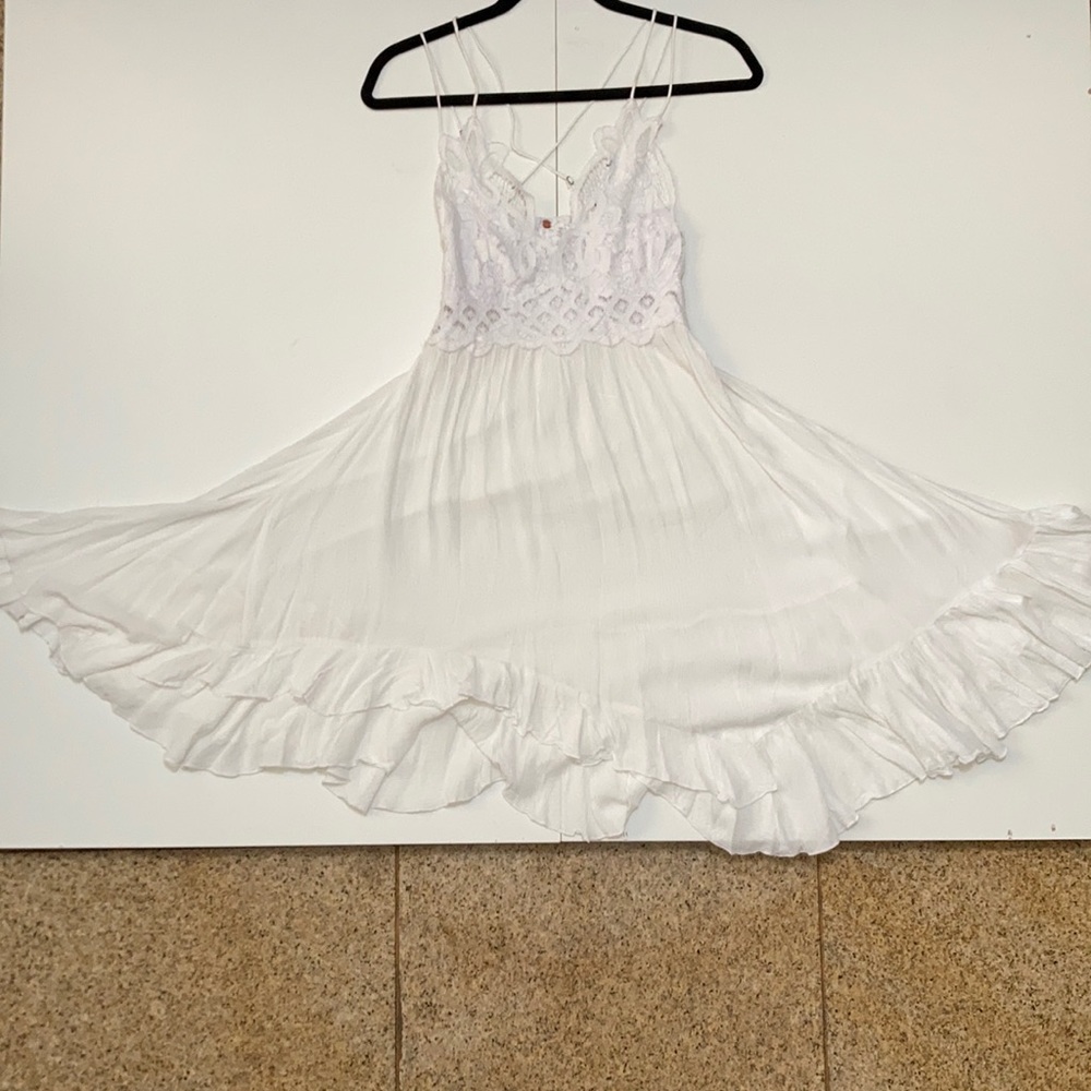 NEW 🥰 Free People white ruffled summer mini dress